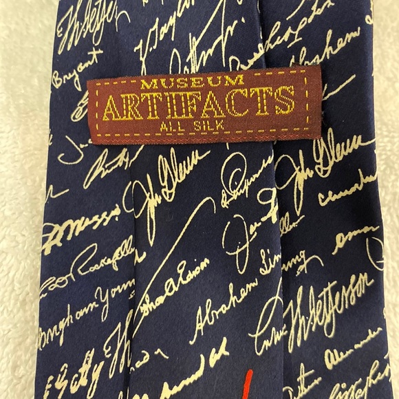 NWT Museum Artifacts All Silk Necktie “John Hancock” - Signed - Rare! - Picture 3 of 5